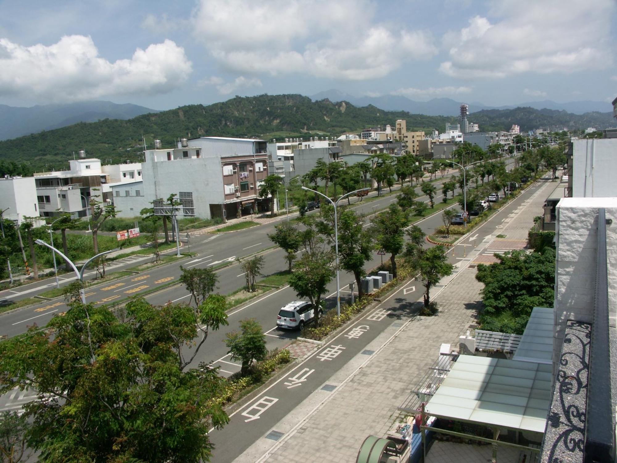 I Star Bed And Breakfast Taitung Bagian luar foto